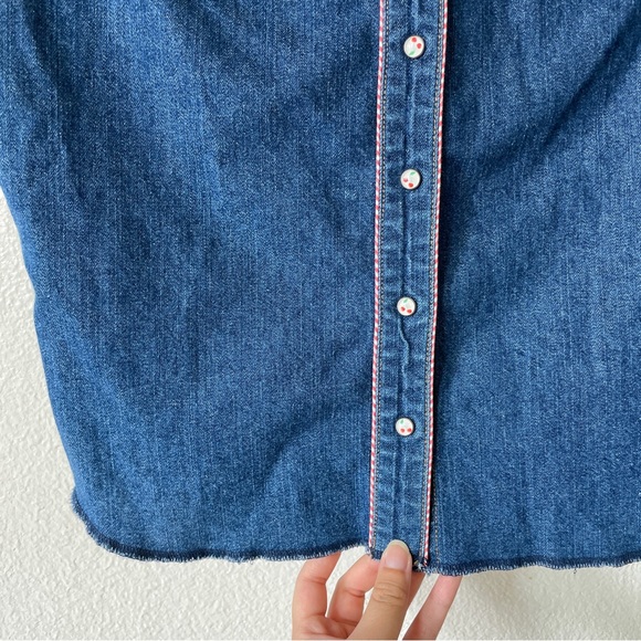 Levi’s Cherry Button Denim Raw Hem Western Short Sleeve Top Size Large - Picture 7 of 10